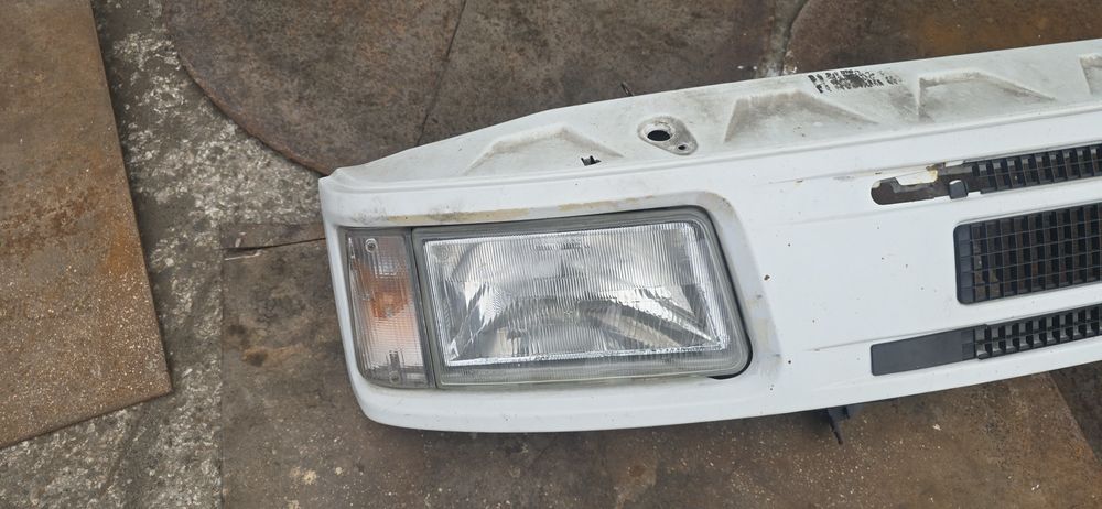 Lampa przód kierunkowskaz Pas przedni  atrapa Gril Iveco 3510
