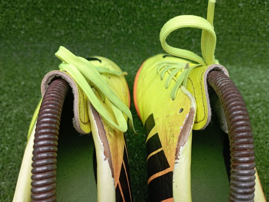 Підліткові кросівки сороконожки Nike Mercurial Victory