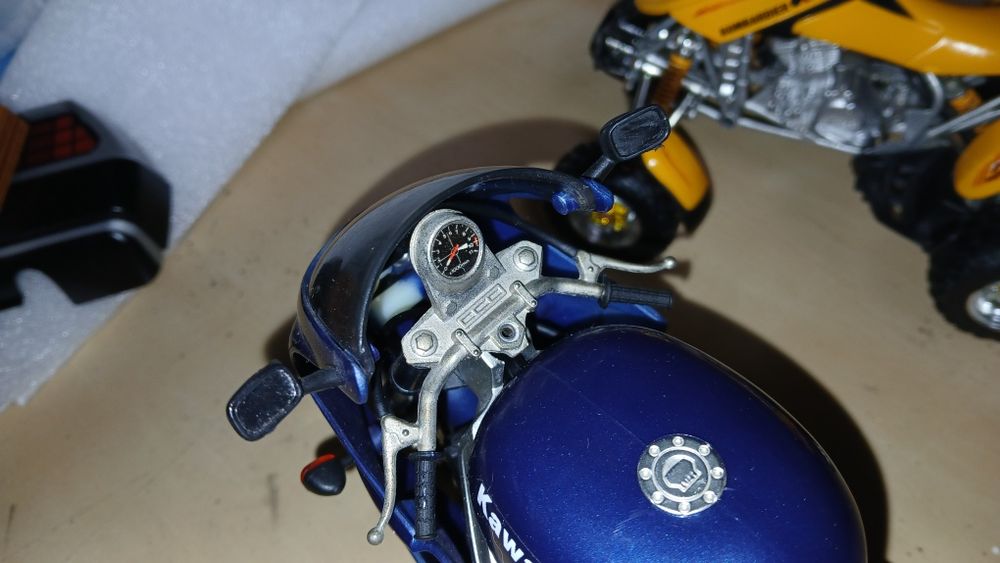 Kawasaki Ninja ZX-9R Guiloy 1/10