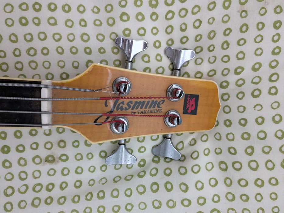 Baixo acústico Jasmine by TAKAMINE ES100C-M