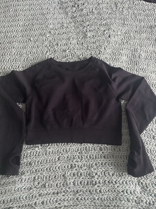 Czarny sportowy croptop dlugi rekaw w bardzo dobrym stanie