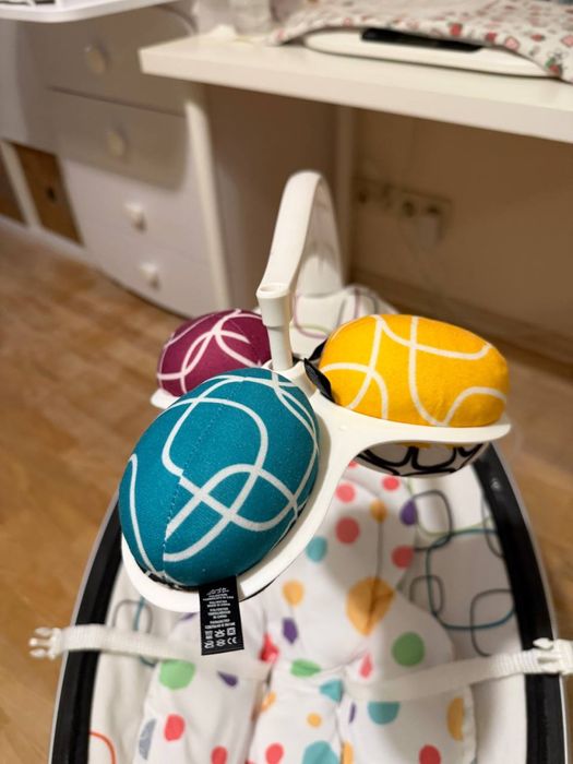 Терміново продам Заколисуючий центр 4moms MamaRoo 4.0