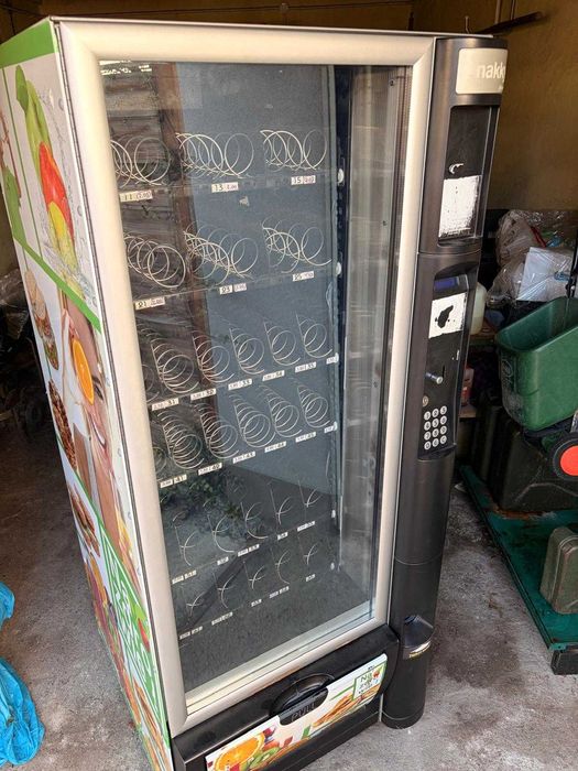 Automat vendingowy Necta Snakky 6-30 + wrzutnik CashFlow 690