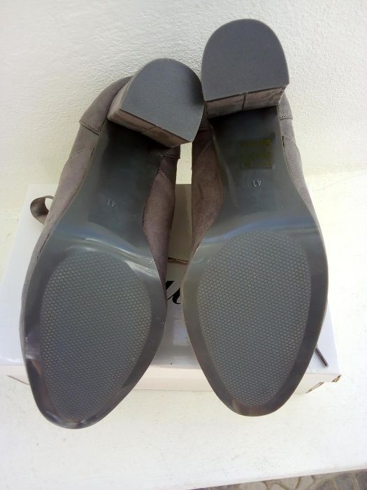 Botins cinzentos com atacadores em cetim - Tamanho 41 - Novos!