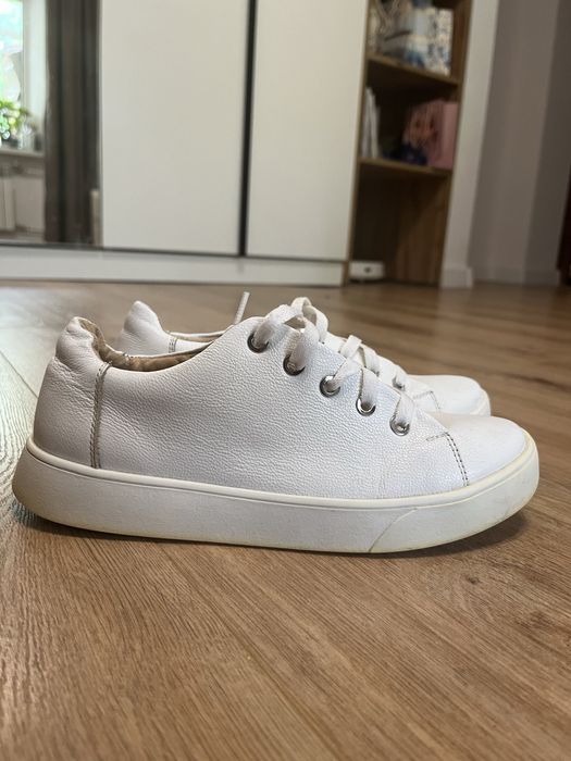 Білі шкіряні жіночі кеди 37 розміру