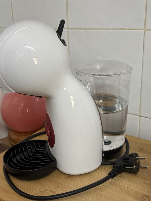 maquina cafe dolce gusto branca e vermelha