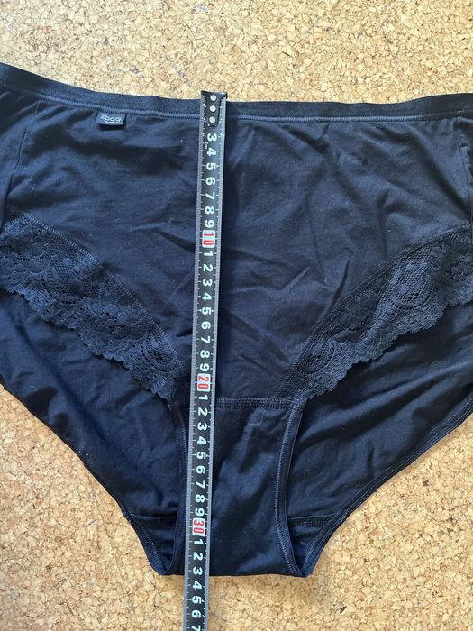 Cueca Sloggi preta com renda L