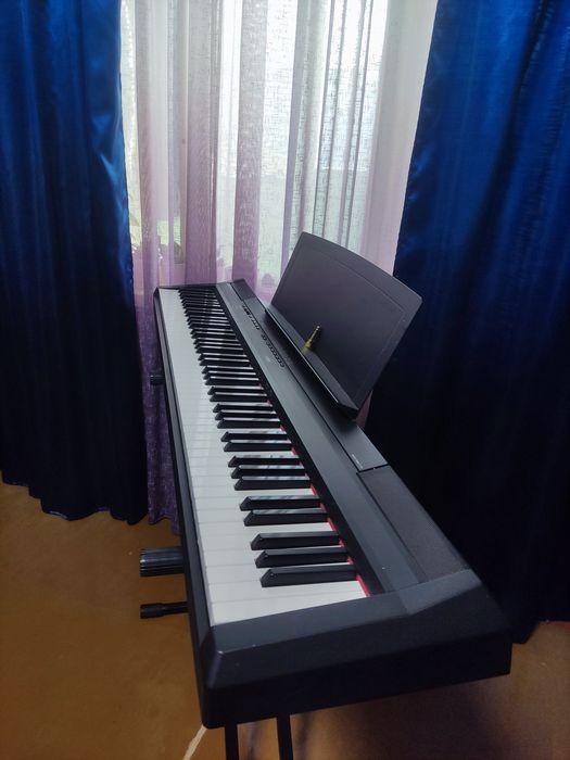 Продам Yamaha P-115B цифровое пианино.
