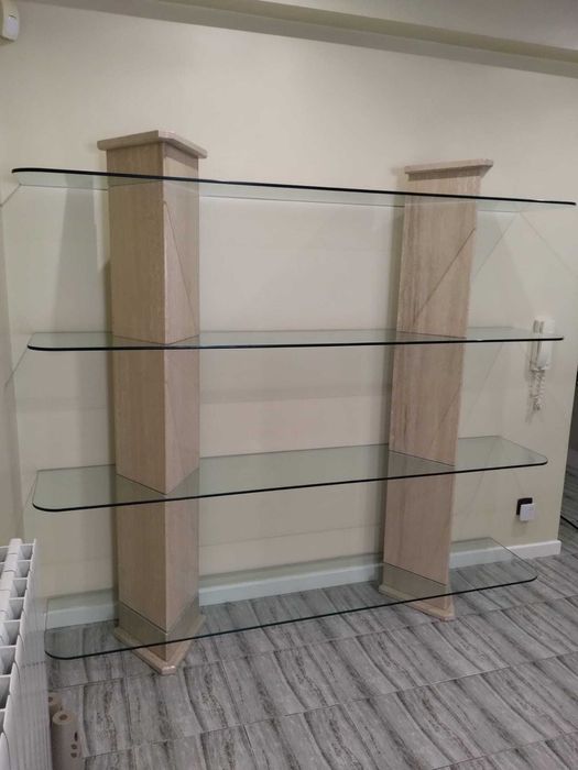 Móvel estante de pedra e vidro