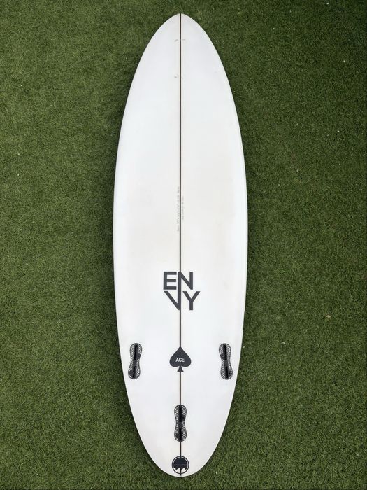 Prancha Envy 5’9’’, modelo Ace