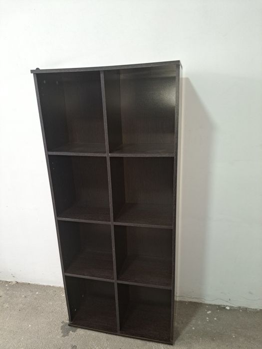 Estante em bom estado