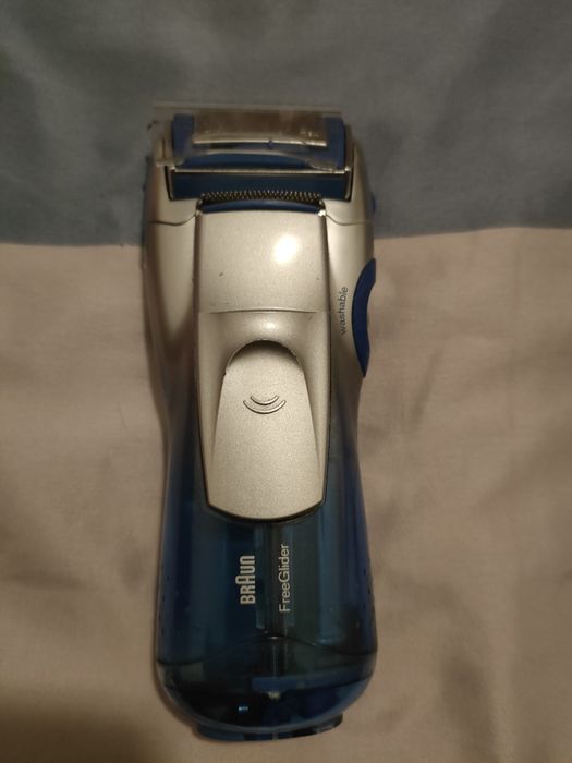 Máquina de barbear Braun FreeGlide
Tampa de proteção de rede 
Rede