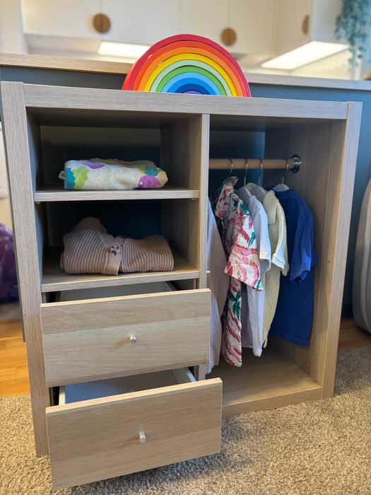 Okazja Ikea Kallax szafka na ubrania dla dzieci Montessori kolor dąb