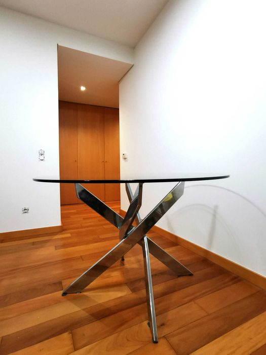 Mesa de jantar redonda + 4 cadeiras