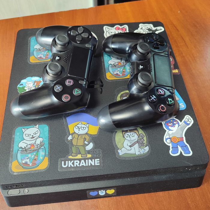 Playstation 4 Slim 1Tb/гарний стан з іграми / не прошита