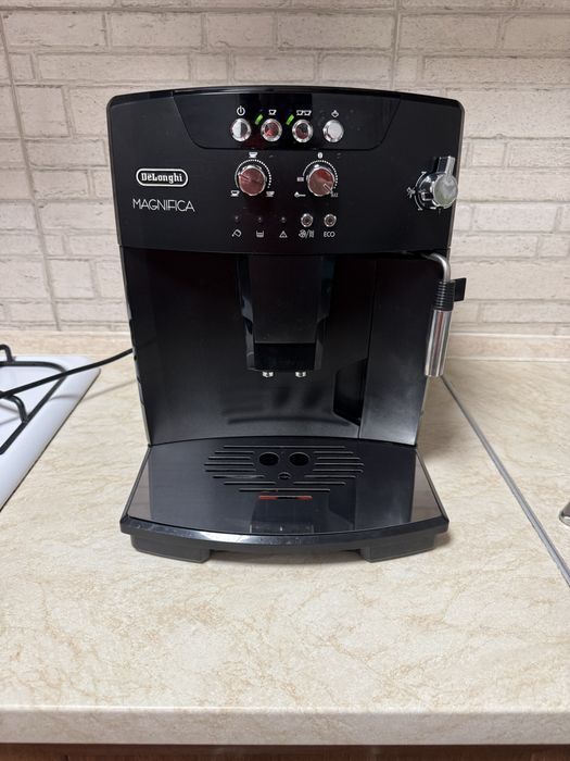 Кавомашина Delonghi Magnifica Esam04.110.B