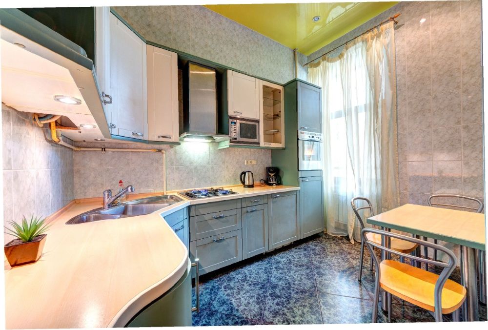 Посуточно 3к квартира в центре на улице Большая Васильковская 46