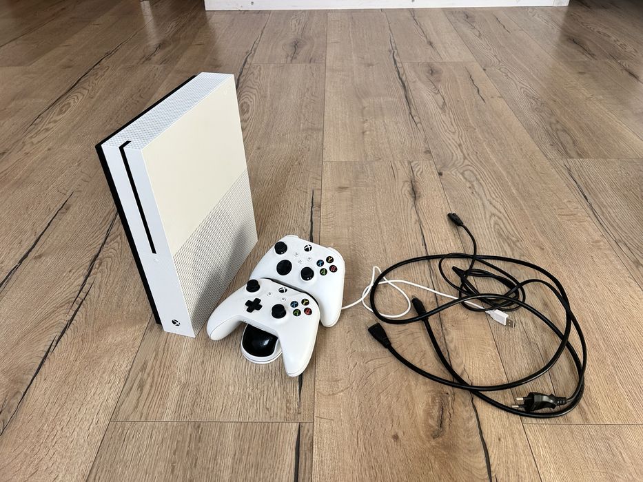 Xbox one S 1T  Pamięci  4k z napędem