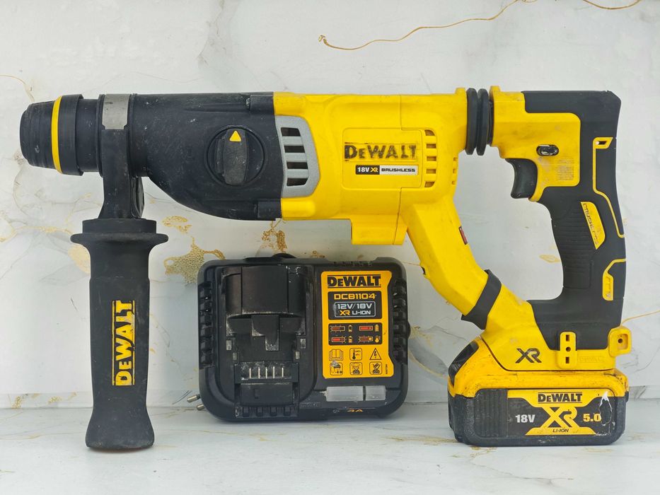 Młotowiertarka DeWalt DCH263 18V z akumulatorem 5Ah i ładowarką