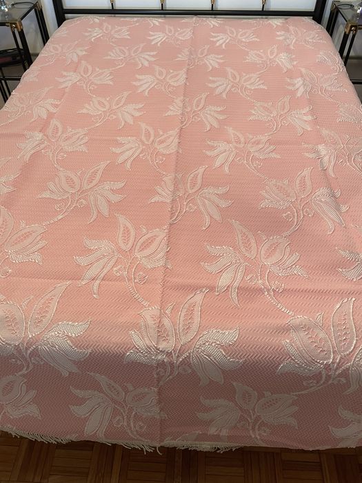 Colcha em seda muito antiga