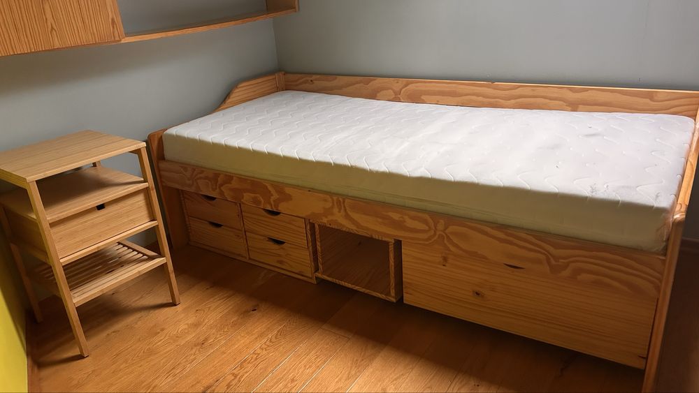 Meble sosnowe do pokoju  biurko łóżko itp