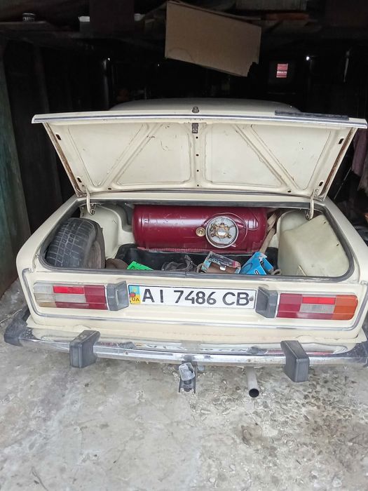 Автомобіль Ваз 2106