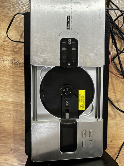 Miniwieża sprzet grający na płyty