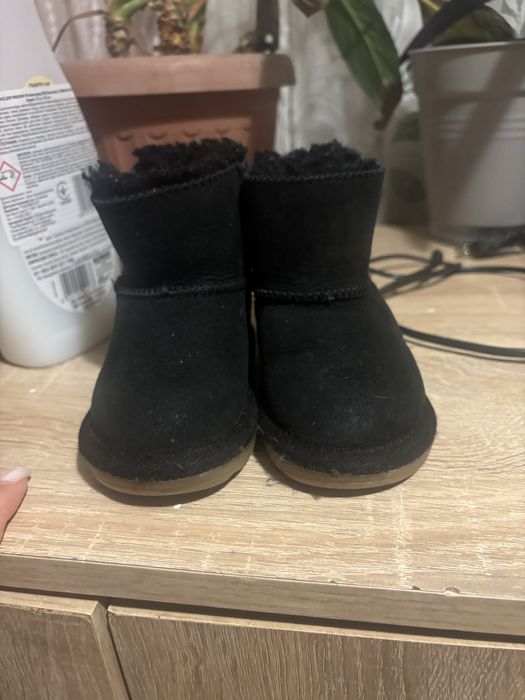 Продам угги дитячі