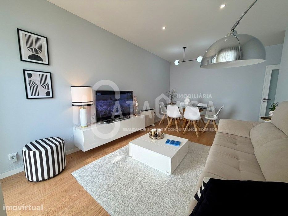 Apartamento T3 Duplex no centro de Esgueira para venda