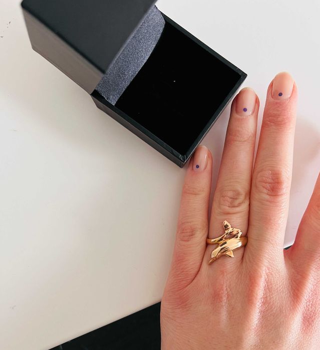 Pierścionek złoty w kształcie delfina