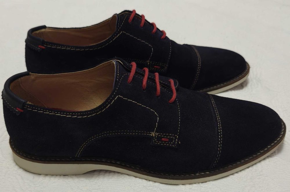 Sapatos Azuis Escuros (Usados uma vez apenas)