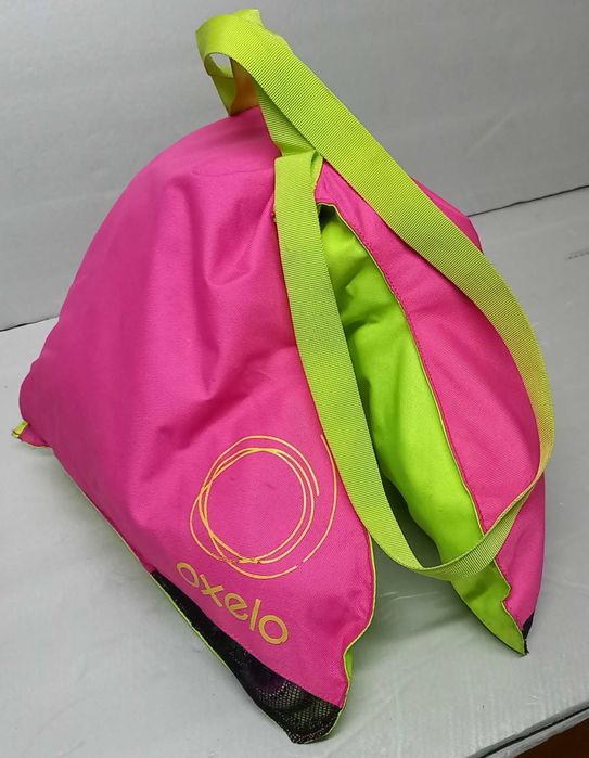 Patins em linha para criança. Inclui proteções.