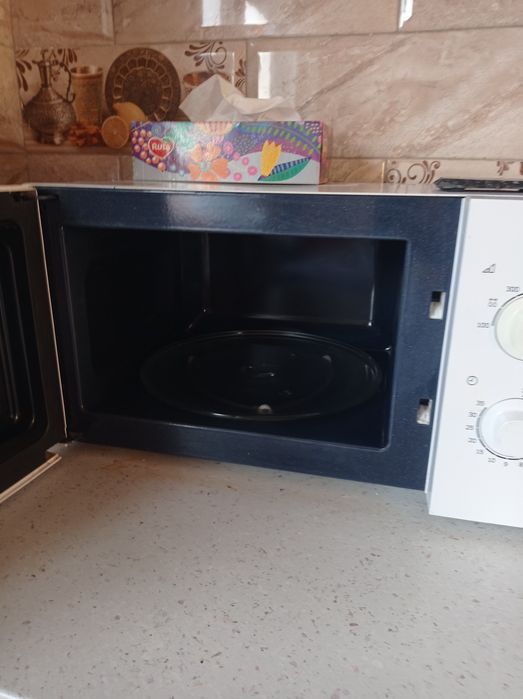 МИКРОВОЛНОВКА.  SAMSUNG  в отличном состоянии