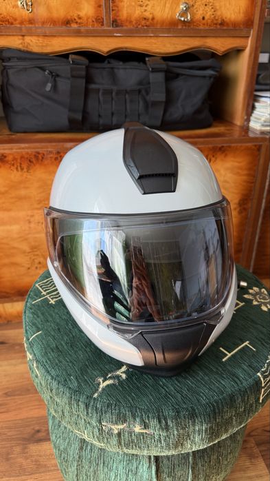 Kask model BMW System 6 Evo.
