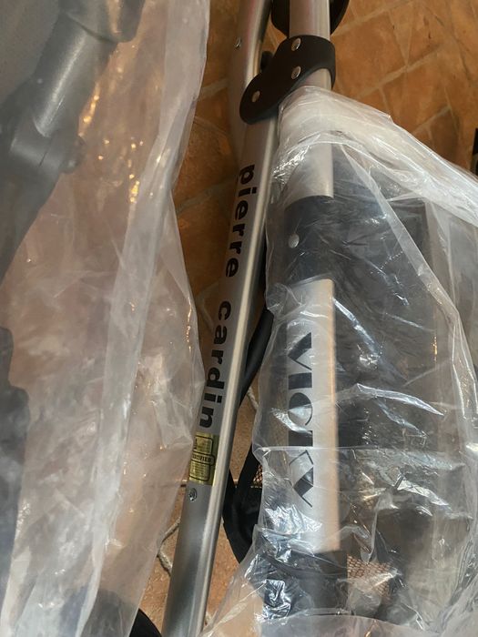 Carrinho de bebé Pierre Cardin