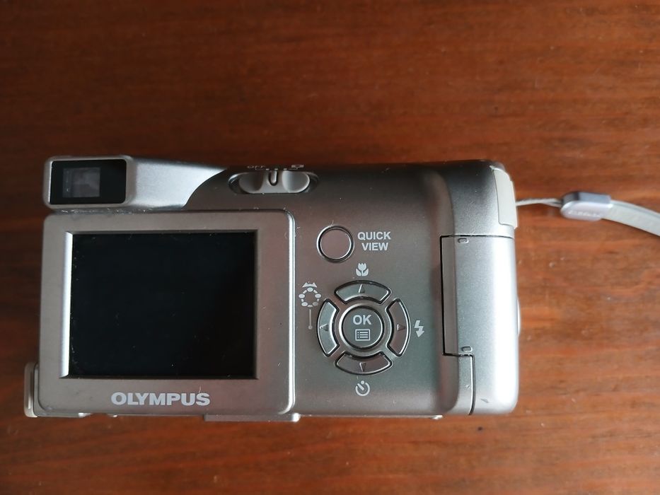Máquina fotográfica marca Olympus