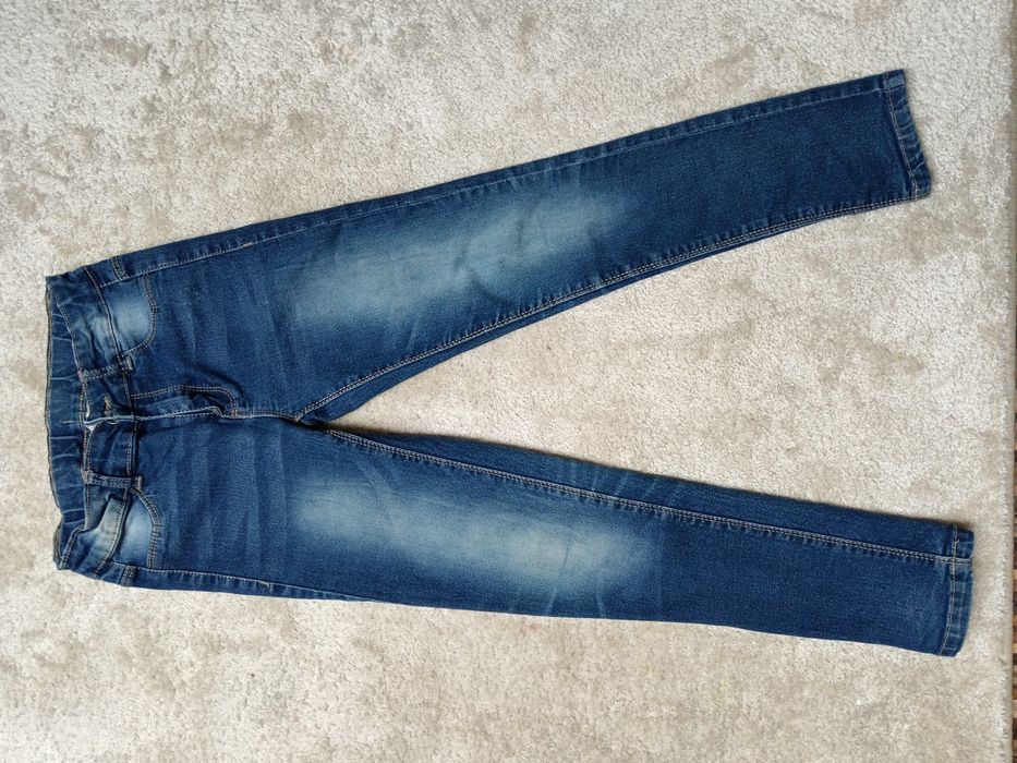 Ciemne Jeansy rurki 134