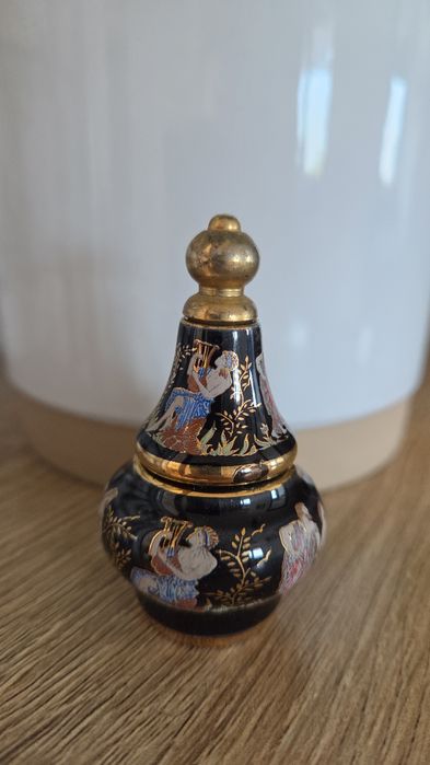 Dekoracyjny flakon na perfumy