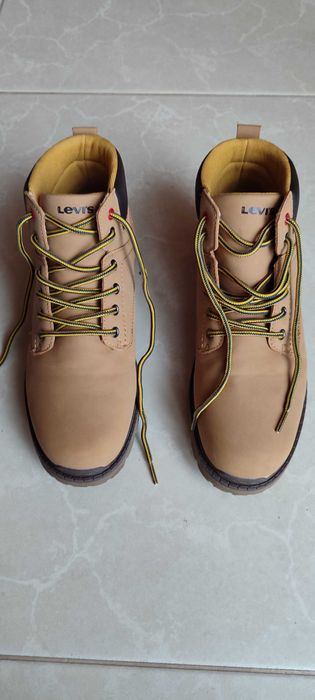 Botas Levis tamanho 39 (grande)