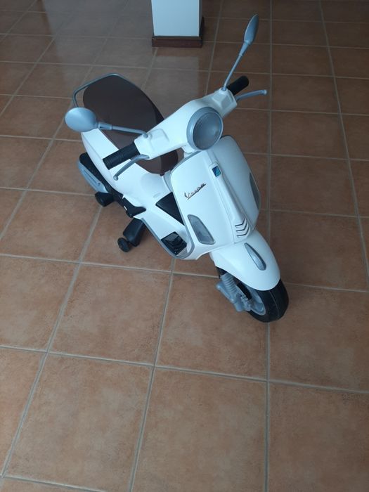 Scooter eléctrica para criança