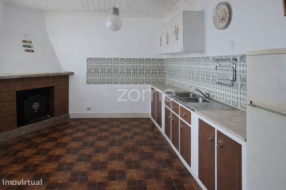 Moradia T3 no Outeiro de Bera com Terreno e Garagem