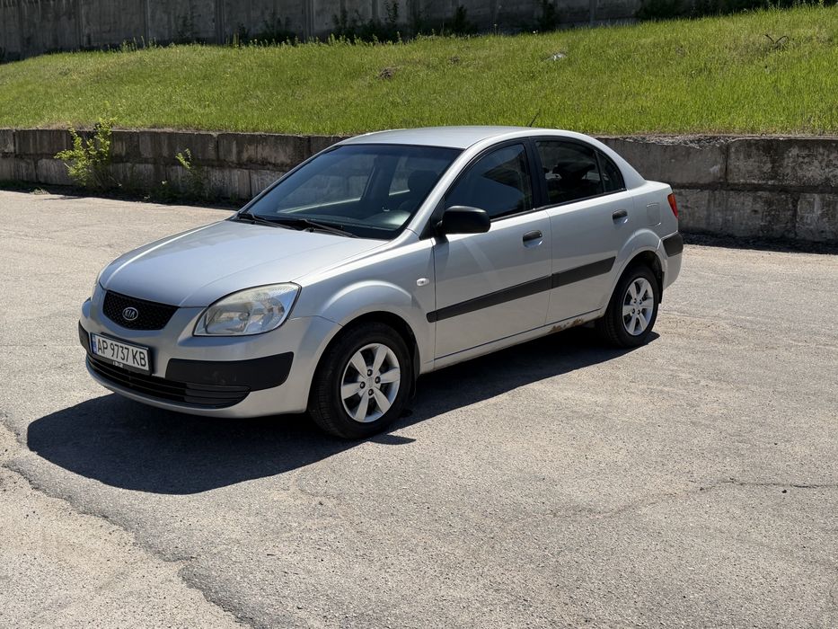Продам Kia Rio 1.4 мех бенз/газ