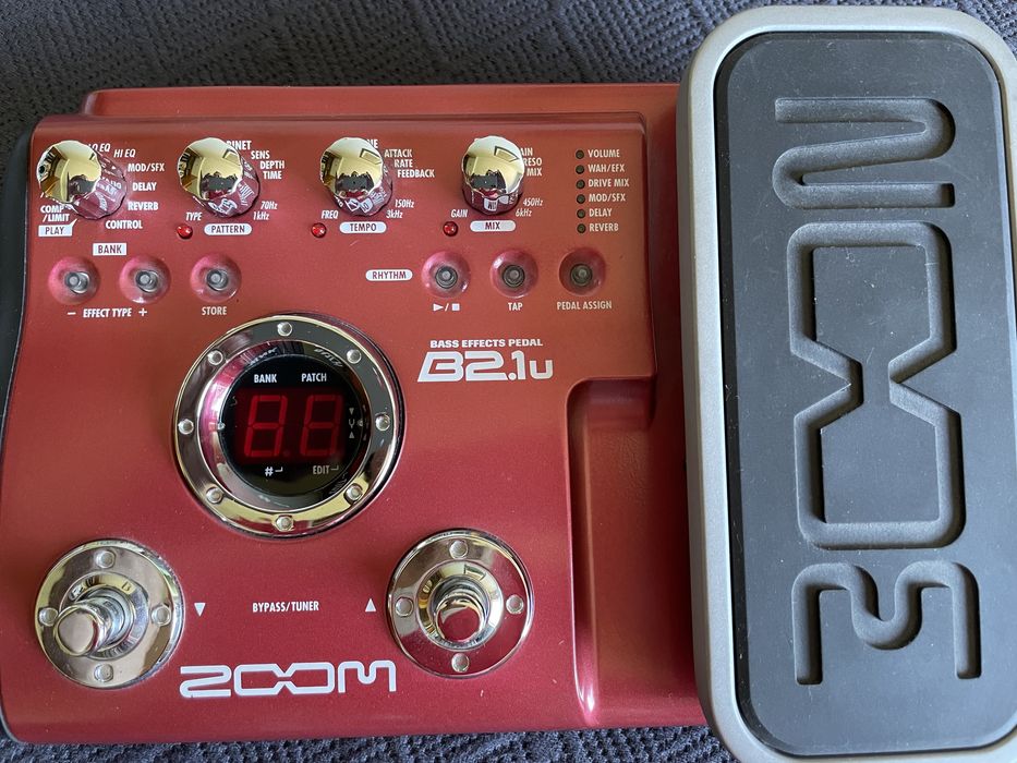 ZOOM B2.1u - Pedal de efeitos para Baixo