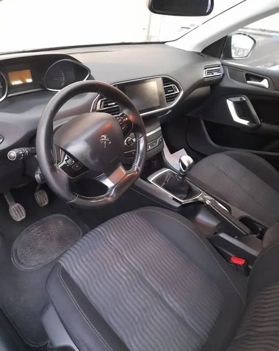 Peugeot 308 blue HDI 2015