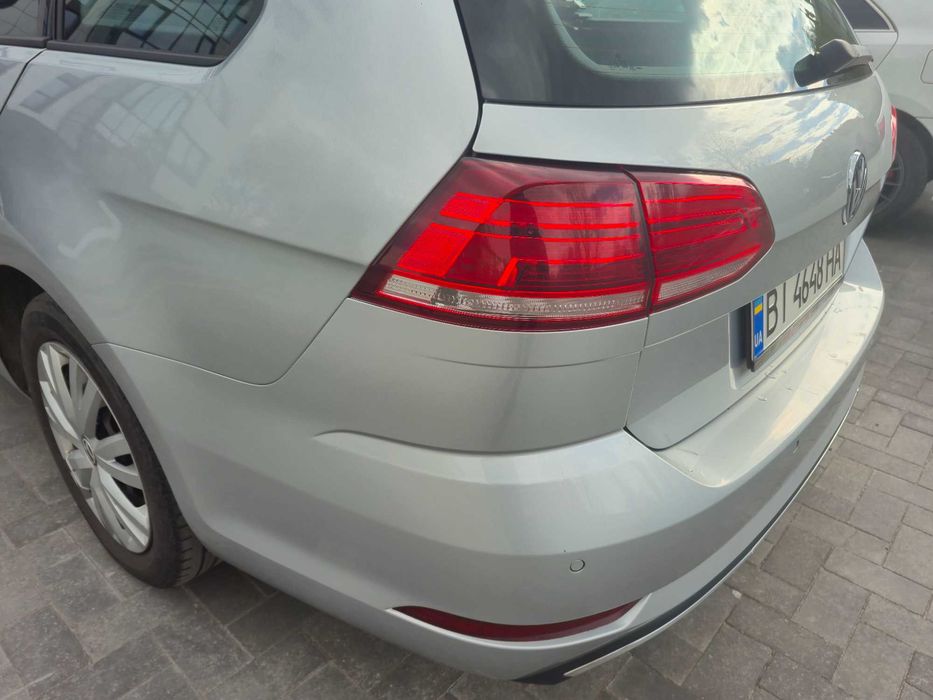 Автомобіль Volkswagen Golf