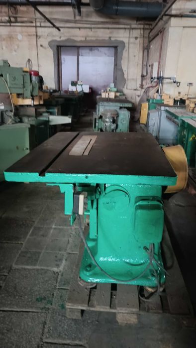 Круглопильний верстат Ц5. деревообробка