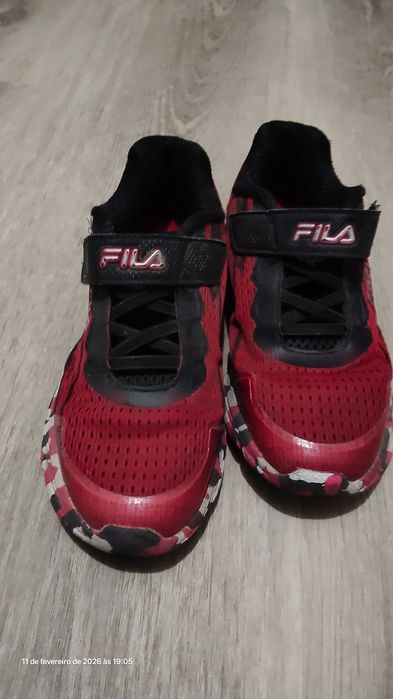Tenis Fila vermelhos criança n34