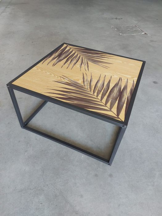 Mesa quadrada homã
