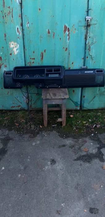 Торпеда ваз 2107 ,потолок жорсткий у відмінному стані в зборі .