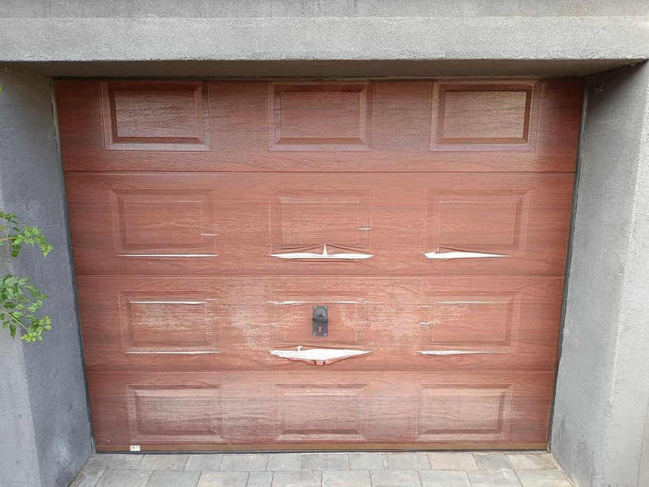 Wymiana paneli w bramie garażowej. Brama garażowa renowacja panele